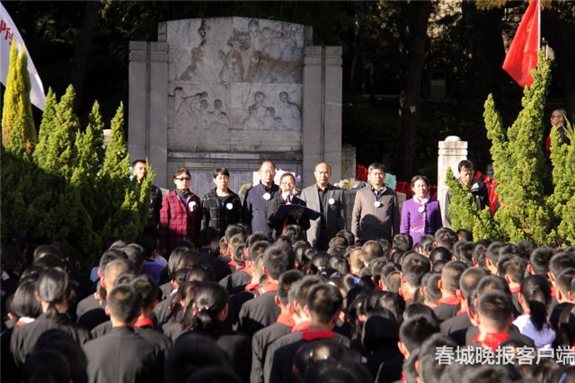 云大附中开展2018年祭扫一二一烈士墓暨传承红色基因