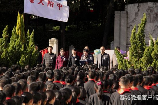 云大附中开展2018年祭扫一二一烈士墓暨传承红色基因
