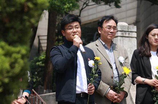 云大附中举行一二一烈士墓祭扫活动