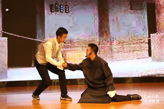 10.观看舞台剧《红岩》（5）.JPG