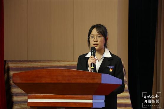 5.老团员代表发言.JPG