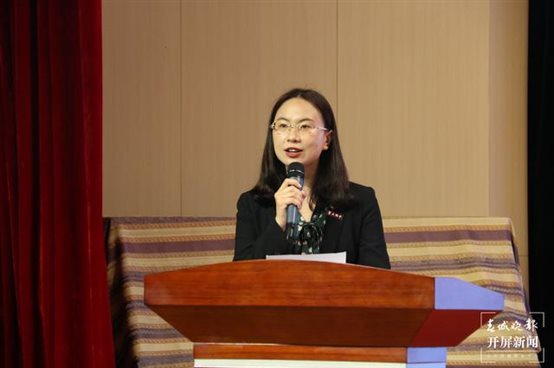 8.入团介绍人代表宣读.JPG
