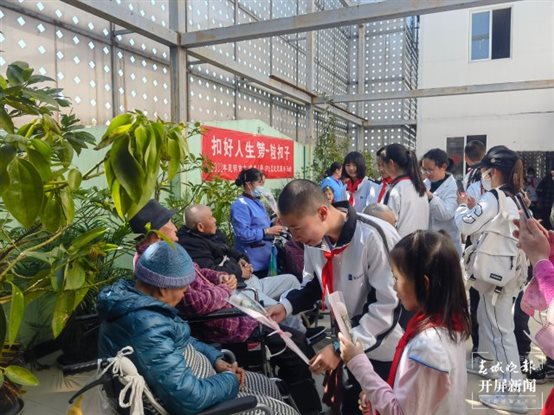 云大附中学雷锋纪念日活动巡礼