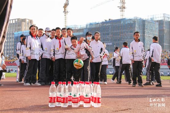 云附学子大型团体操展演舞出青春风采！ (20).jpg