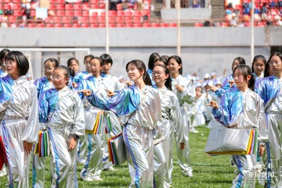 云附学子大型团体操展演舞出青春风采！ (17).JPG