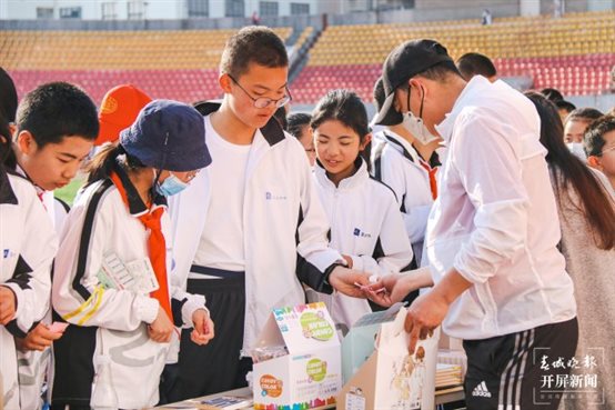 云附学子大型团体操展演舞出青春风采！ (27).jpg