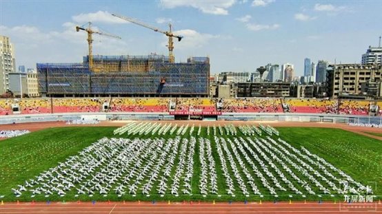 云附学子大型团体操展演舞出青春风采！ (6).jpg