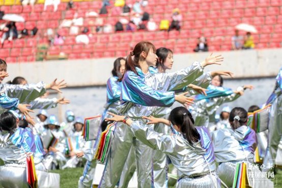 云附学子大型团体操展演舞出青春风采！ (15).JPG