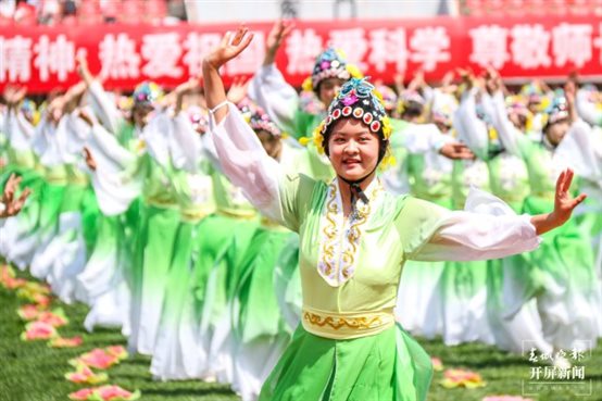 云附学子大型团体操展演舞出青春风采！ (10).JPG