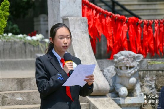 4 谢含章同学发言.jpg