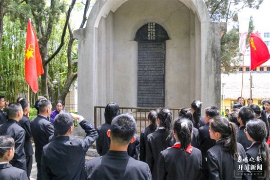 12.4 参观.JPG