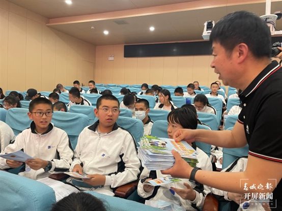 向校园欺凌说“不”！检察官走进云大附中带来一场法制讲座