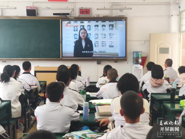 云大附中打造行走的思政金课品牌 (1).jpg
