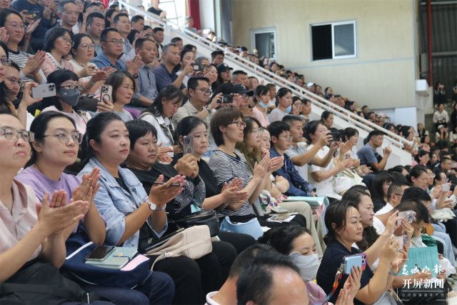 云大附中新生家长会温情启幕